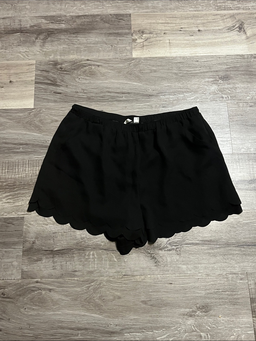 LC Lauren Conrad Black Scalloped Hem Shorts
